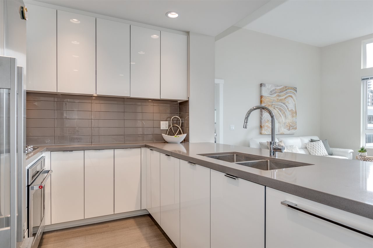 523-255 W 1st St