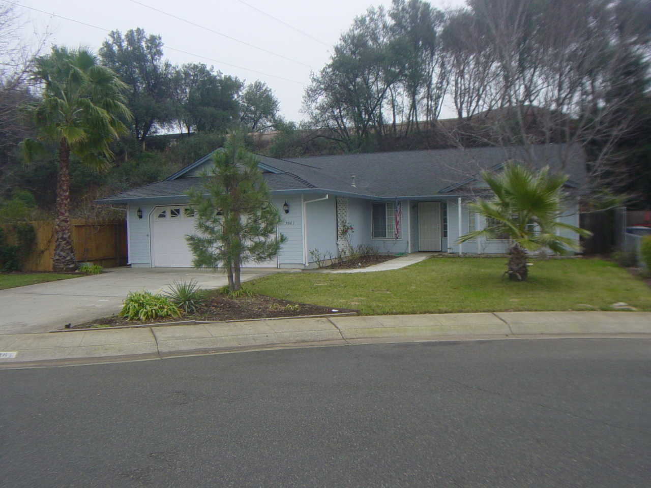3861 CANTERBURY DR