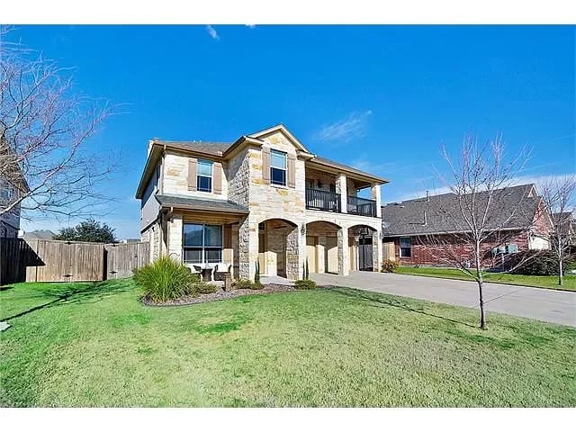 2812 Angelina Dr