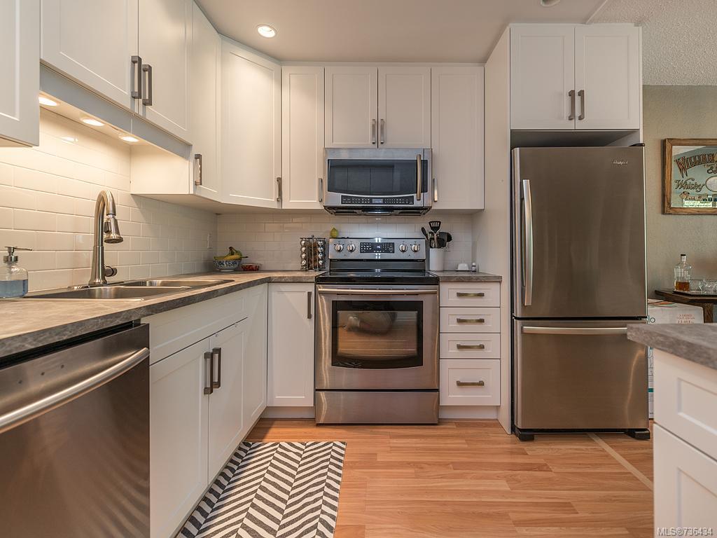 2-1319 Gladstone Ave, Victoria