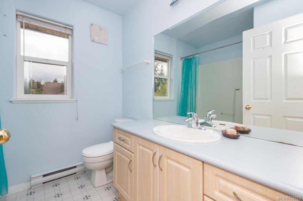 2296 Selwyn Rd, Langford