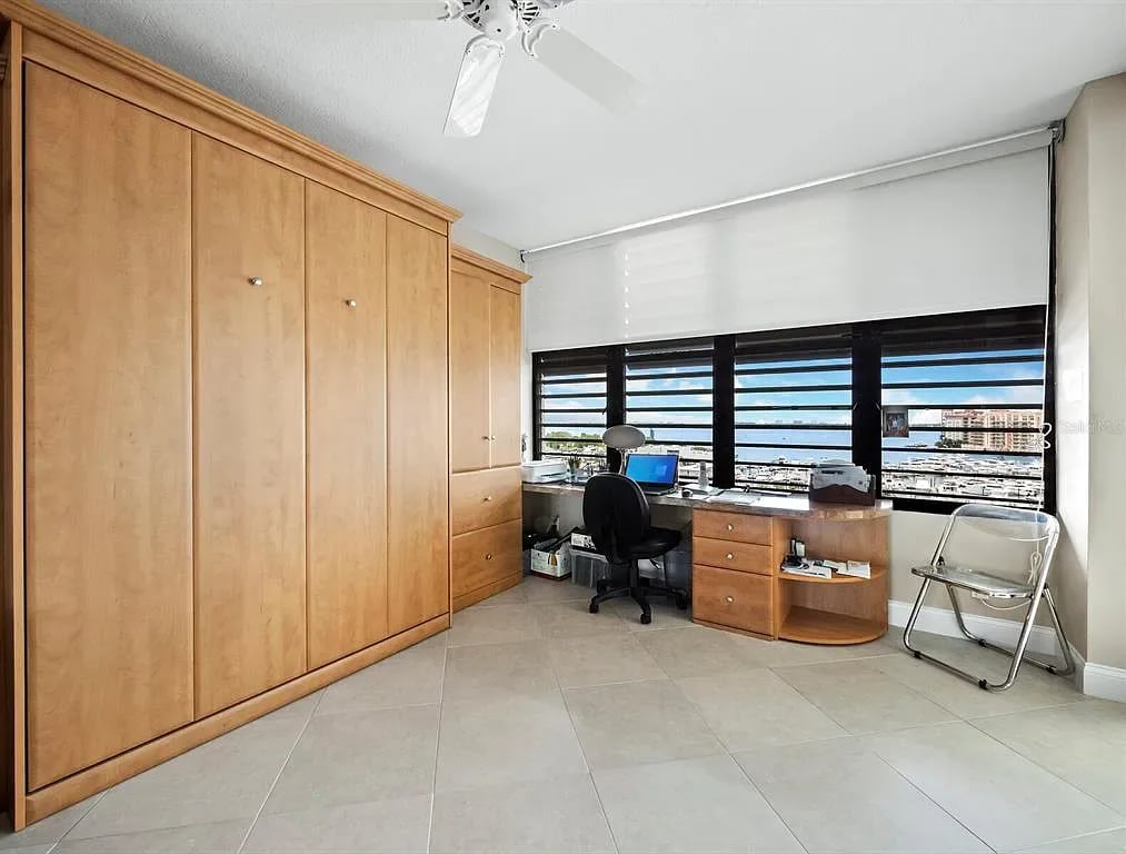 1255 N Gulfstream Ave APT 905