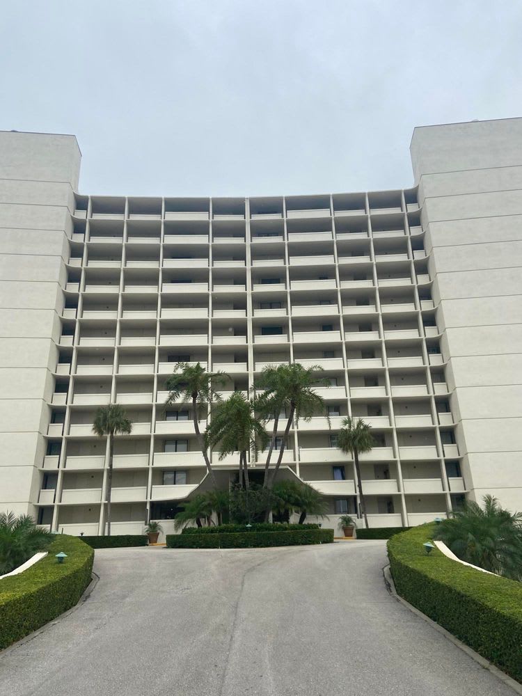 122 Lakeshore Drive #2320