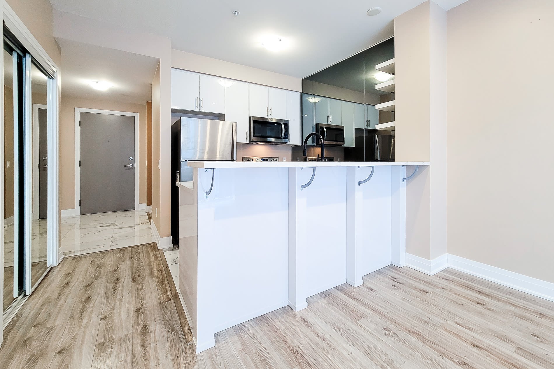 16 Concord Pl Unit: 447