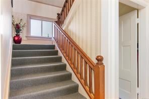 1051 Leslie Dr