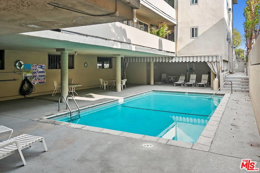525 N SYCAMORE AVE Unit: 426