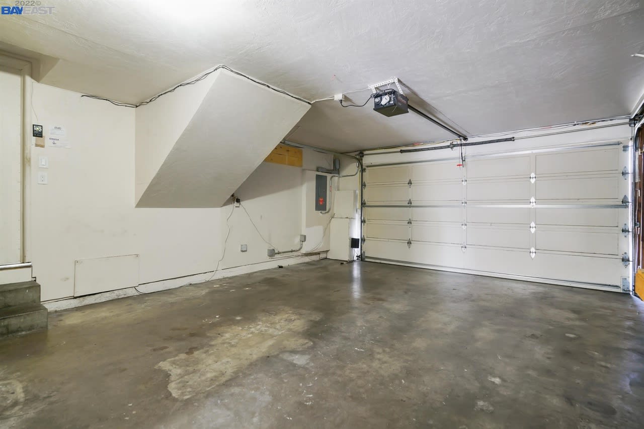 165 Bradhoff Ave