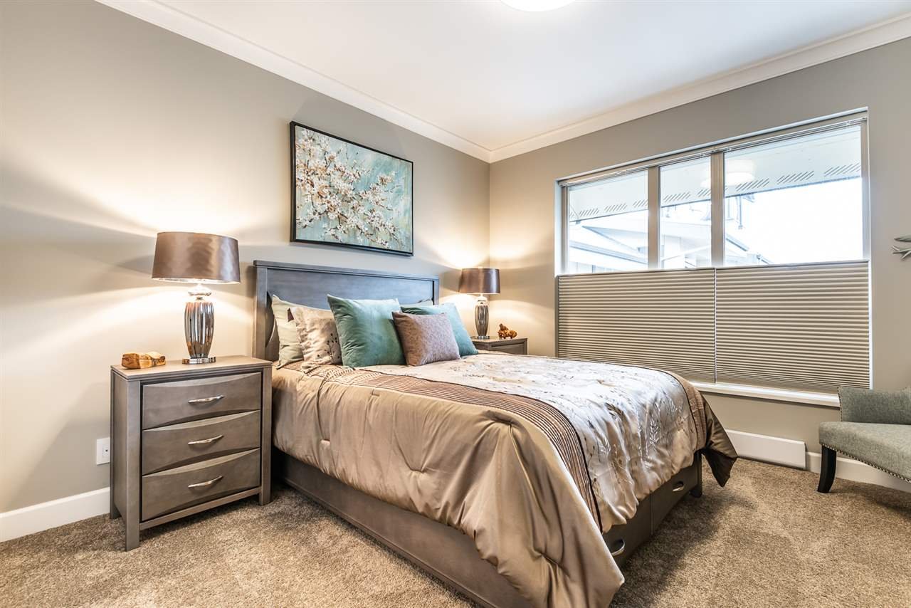 604-1211 Village Green Wy