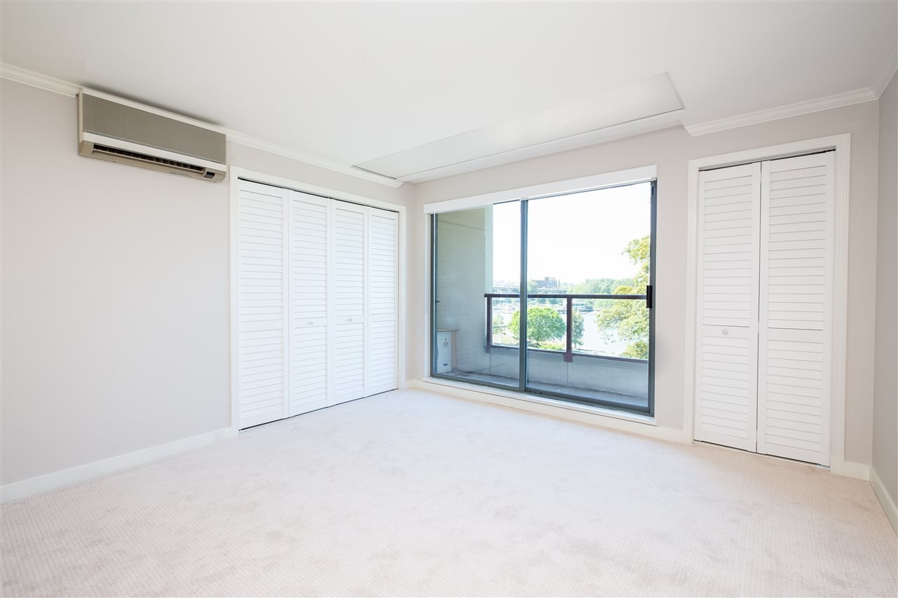 402-1233 Beach Ave