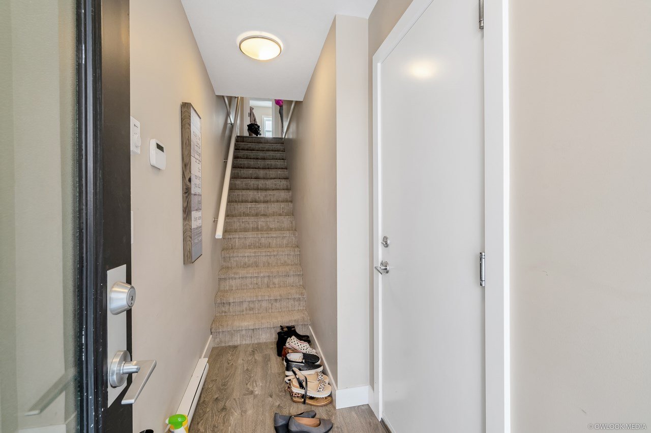 42-15588 32 Ave