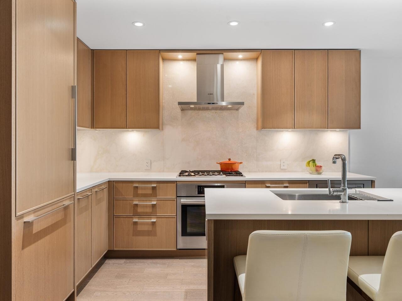302-3220 Connaught Cres