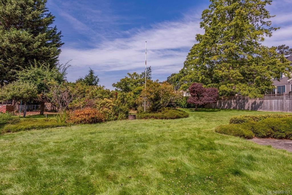 3084 Cadboro Bay Rd