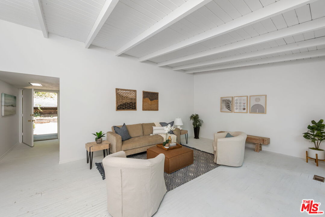 2951 La Castana Dr