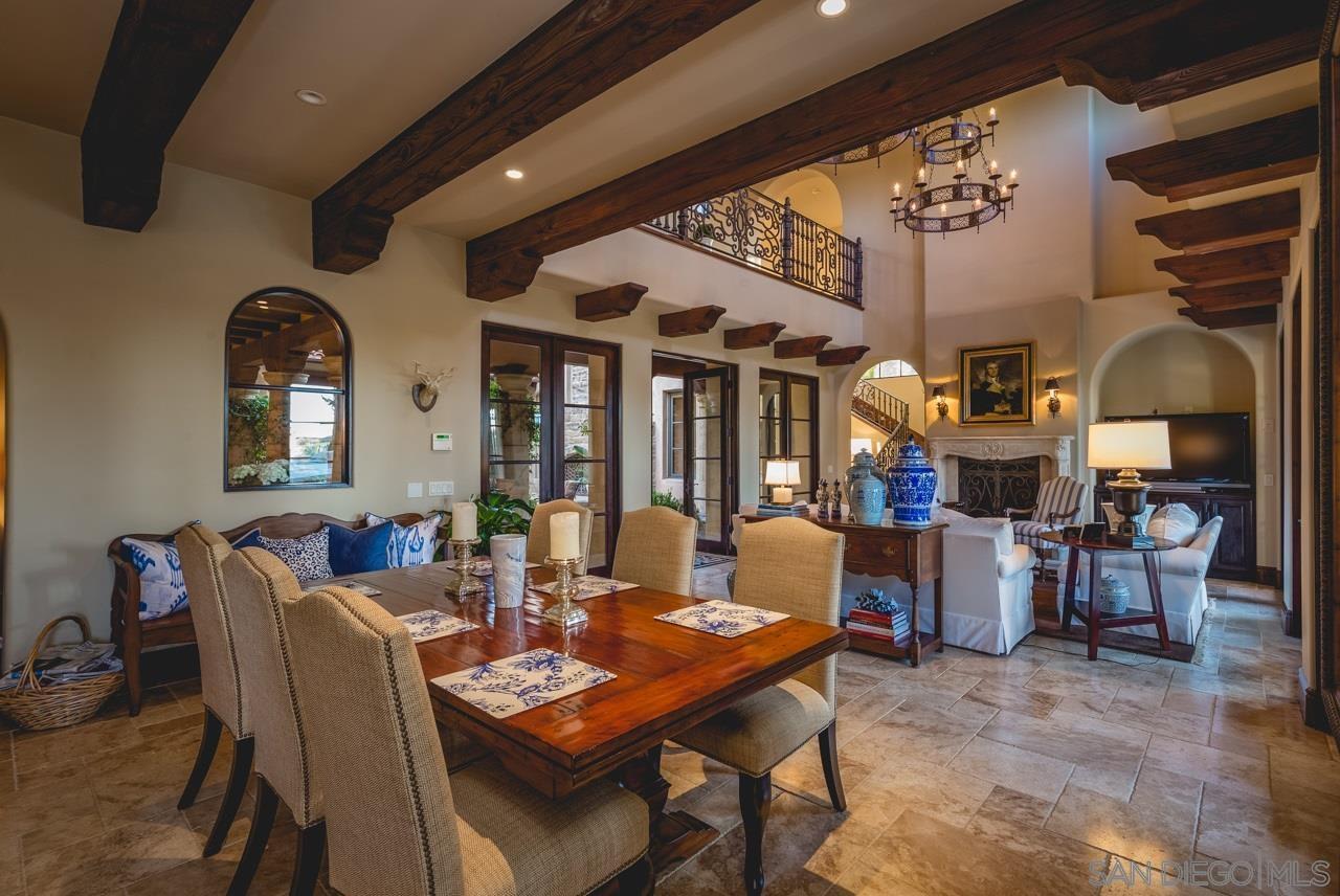 5860 Meadows Del Mar