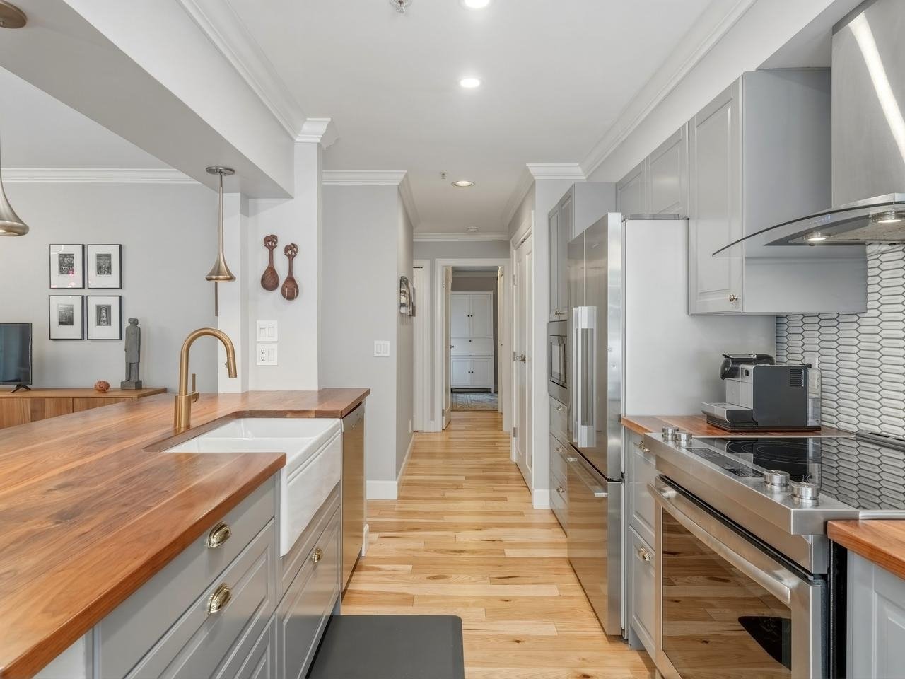 103-2110 York Ave
