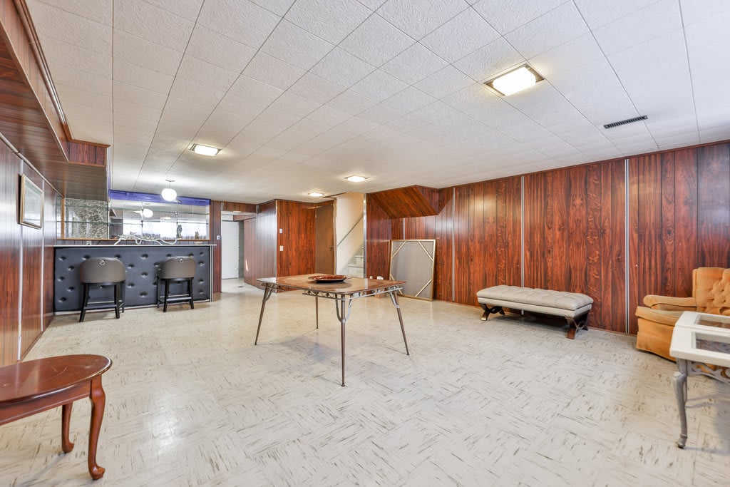 899 Hollowtree Cres