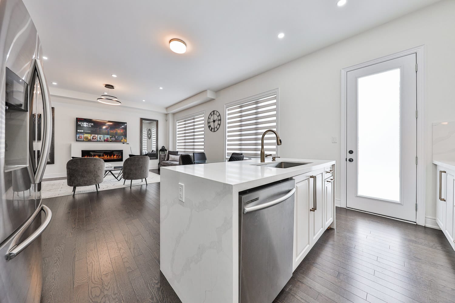 1320 CLARRIAGE Court, Milton