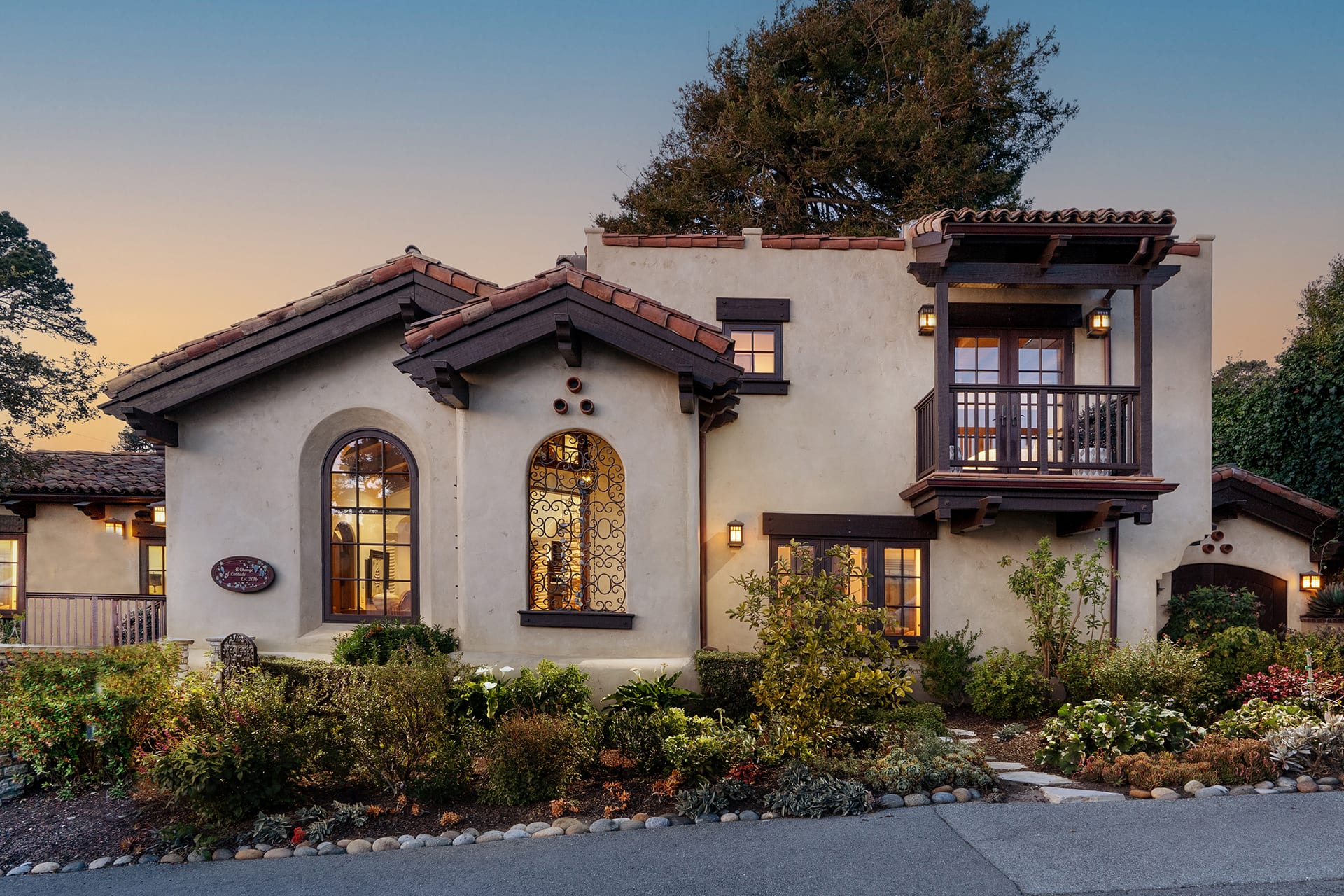 Carmel Perfection - Camino Real & 8th NE Corner