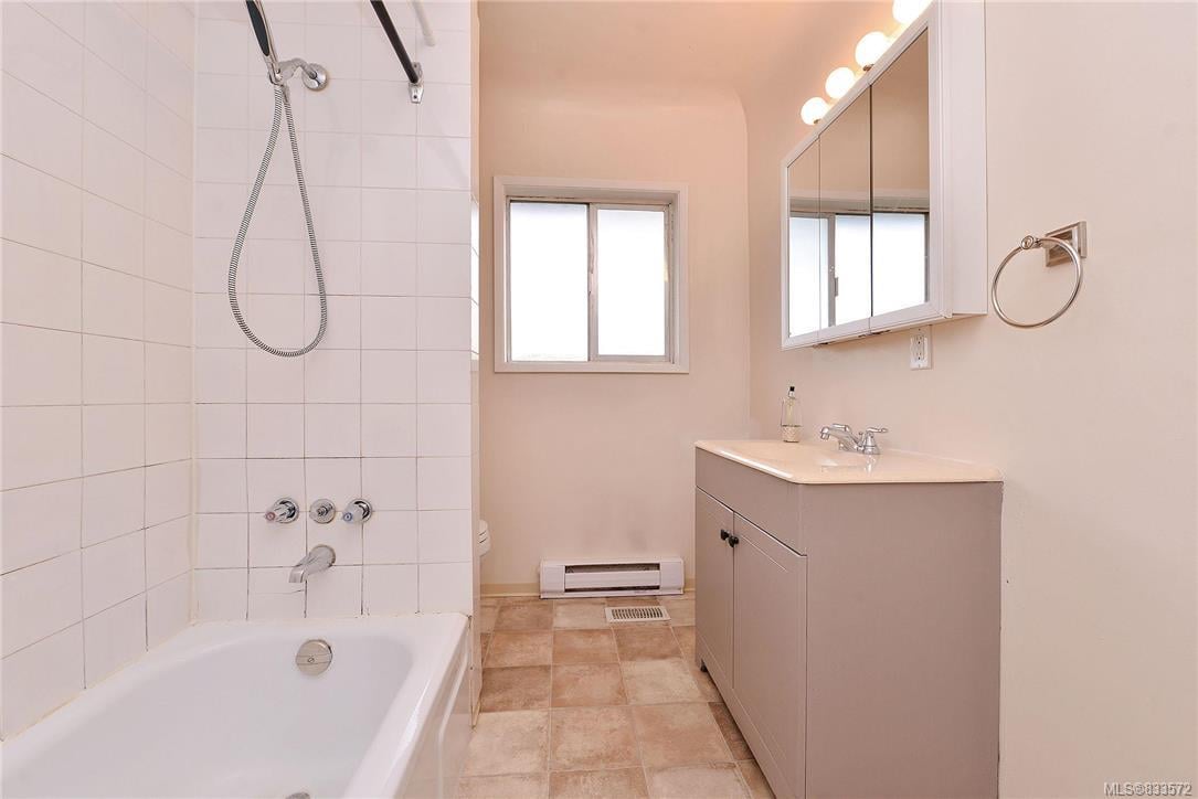 653 / 655 Craigflower Rd