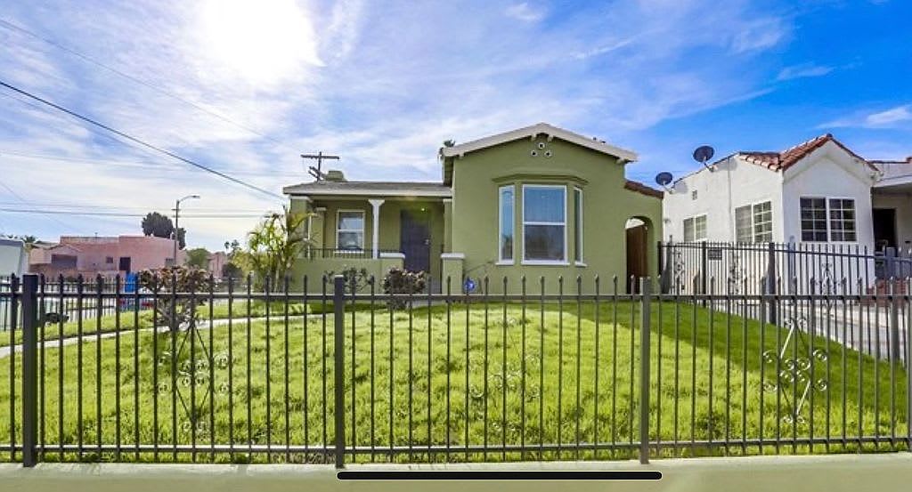 600 W 102nd St