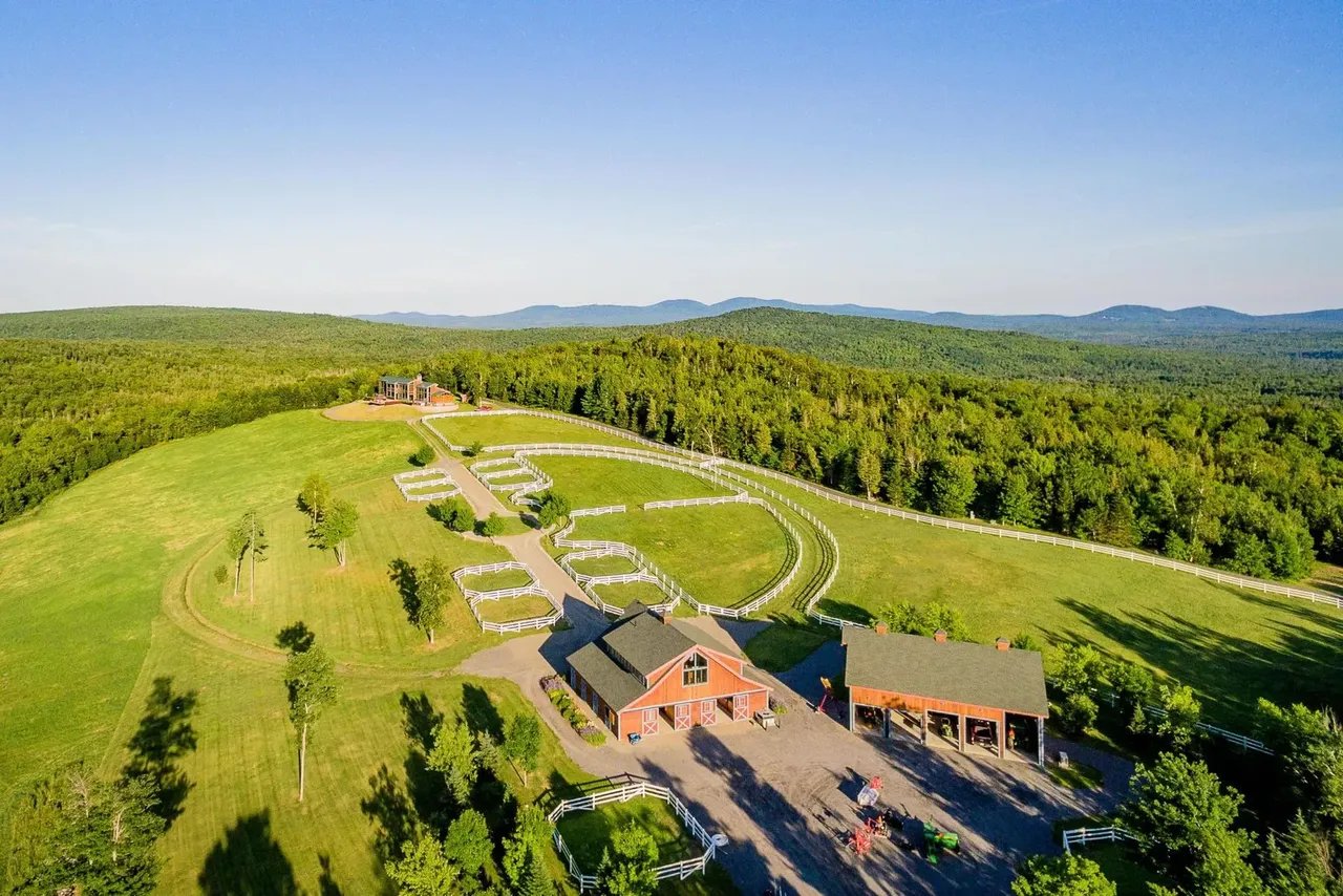 Equestrian Living in Maine: Homes & Estates for Horse Enthusiasts