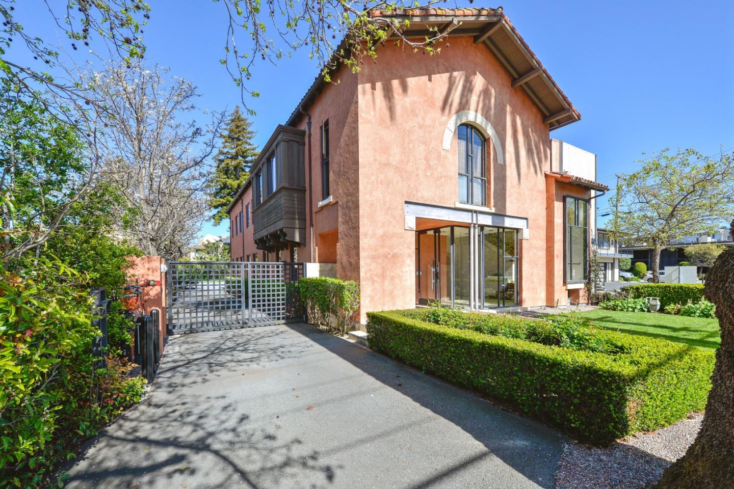 312 N. San Mateo Drive, Ste. 200