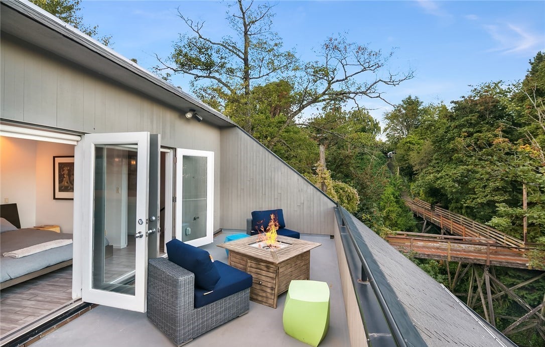 1546 Madrona Dr