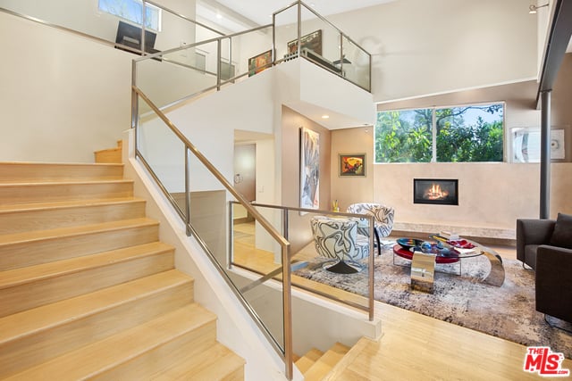 7548 Mulholland Dr