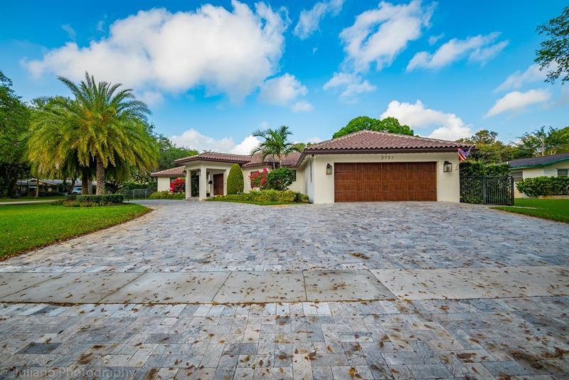 5751 Plantation Road