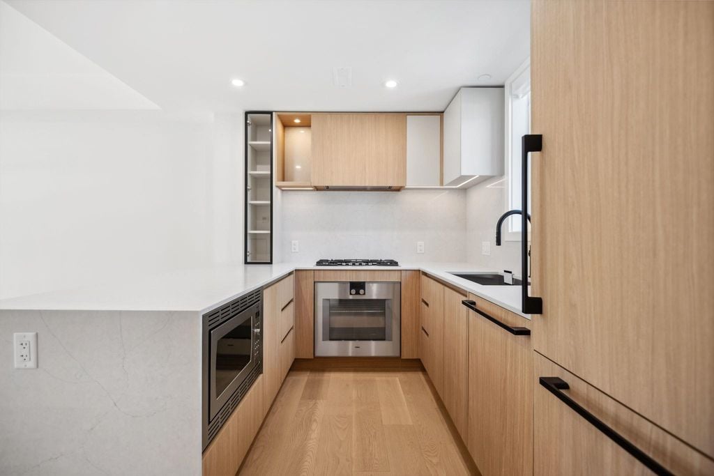 725 W 49 Avenue 123, Vancouver