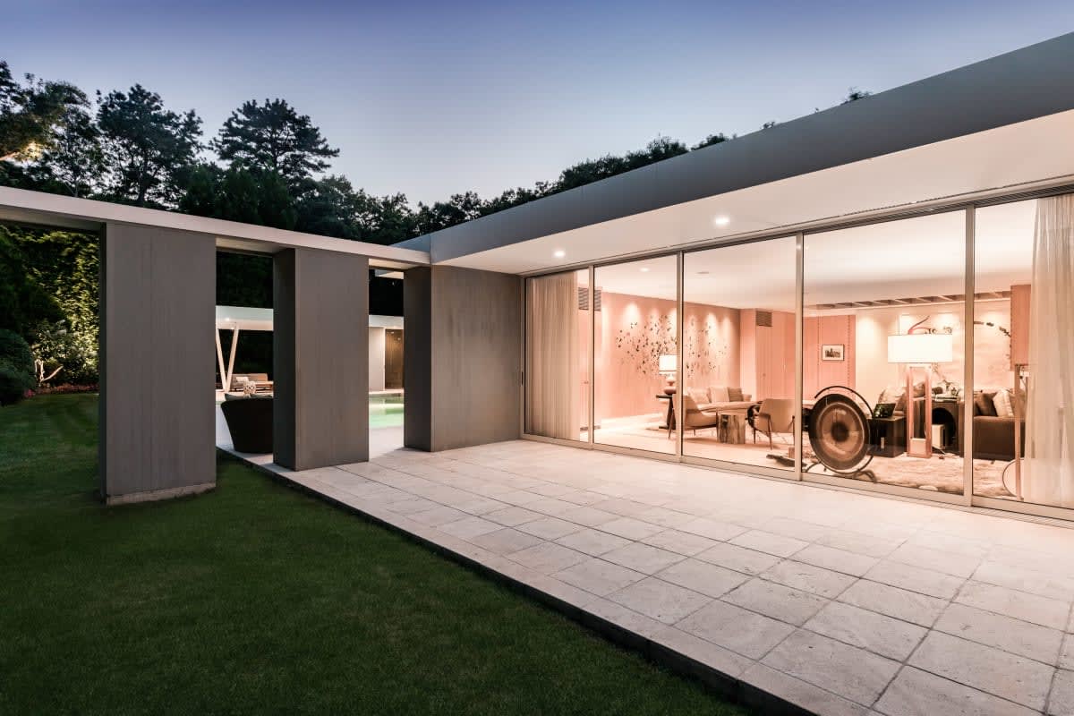 Sprawling Single Story Residence Designed by Shigeru Ban