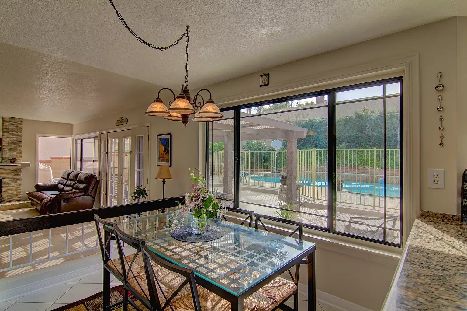 25122 Linda Vista Dr