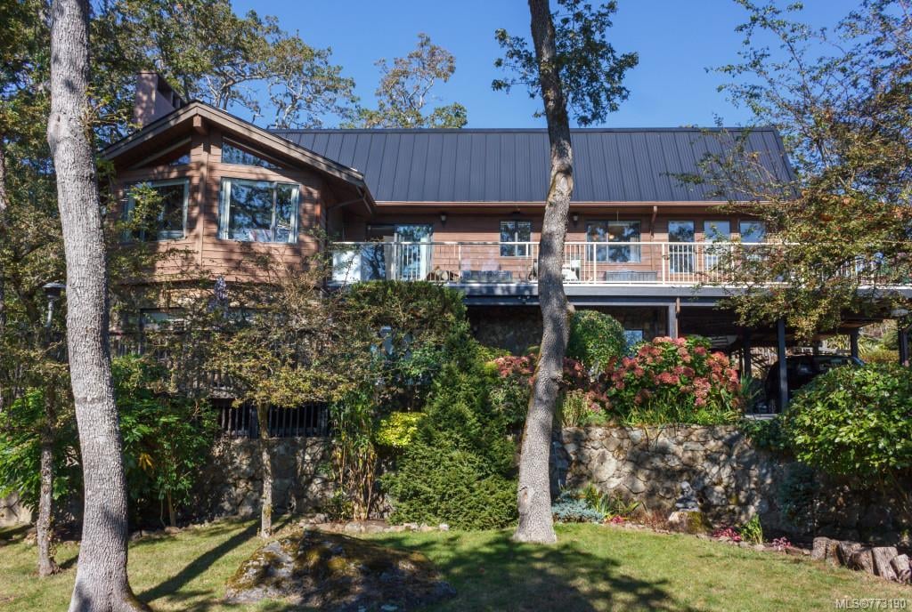 1222 Crown Cres