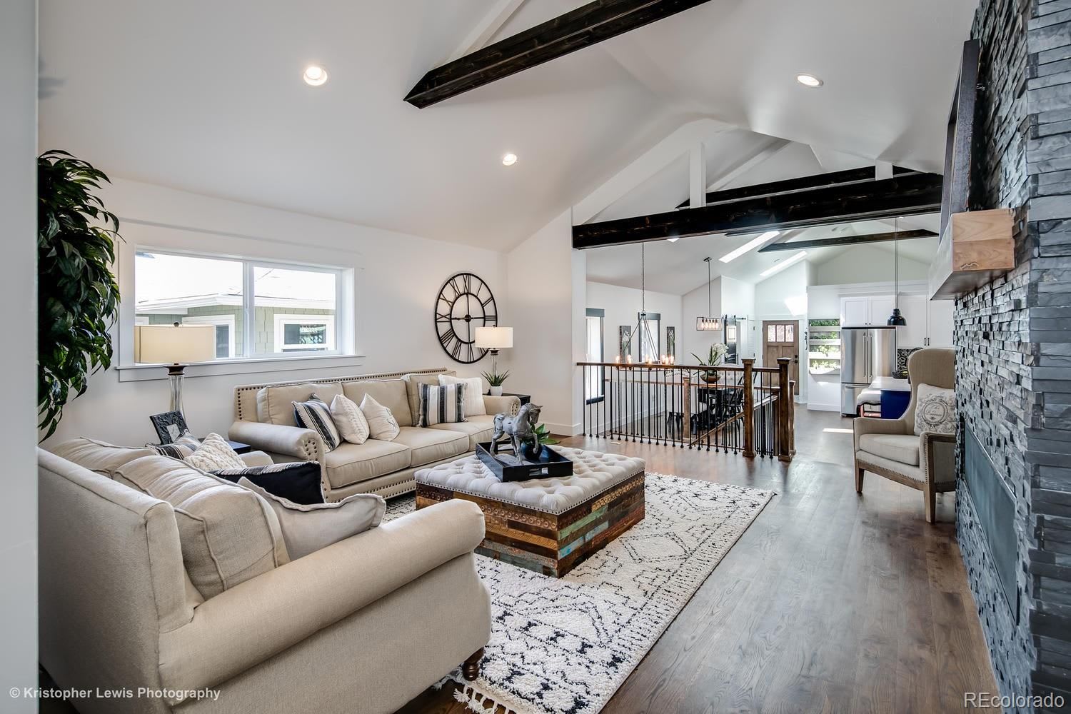 4132 E Batavia Pl