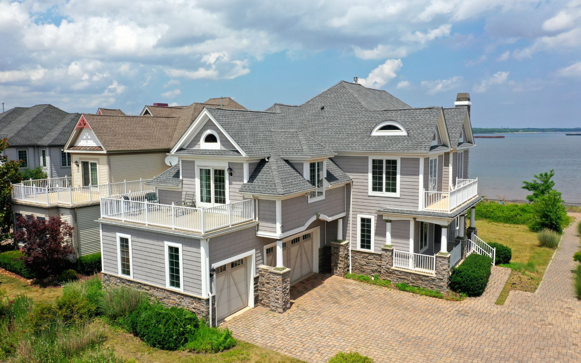 23 LIGHTHOUSE DR