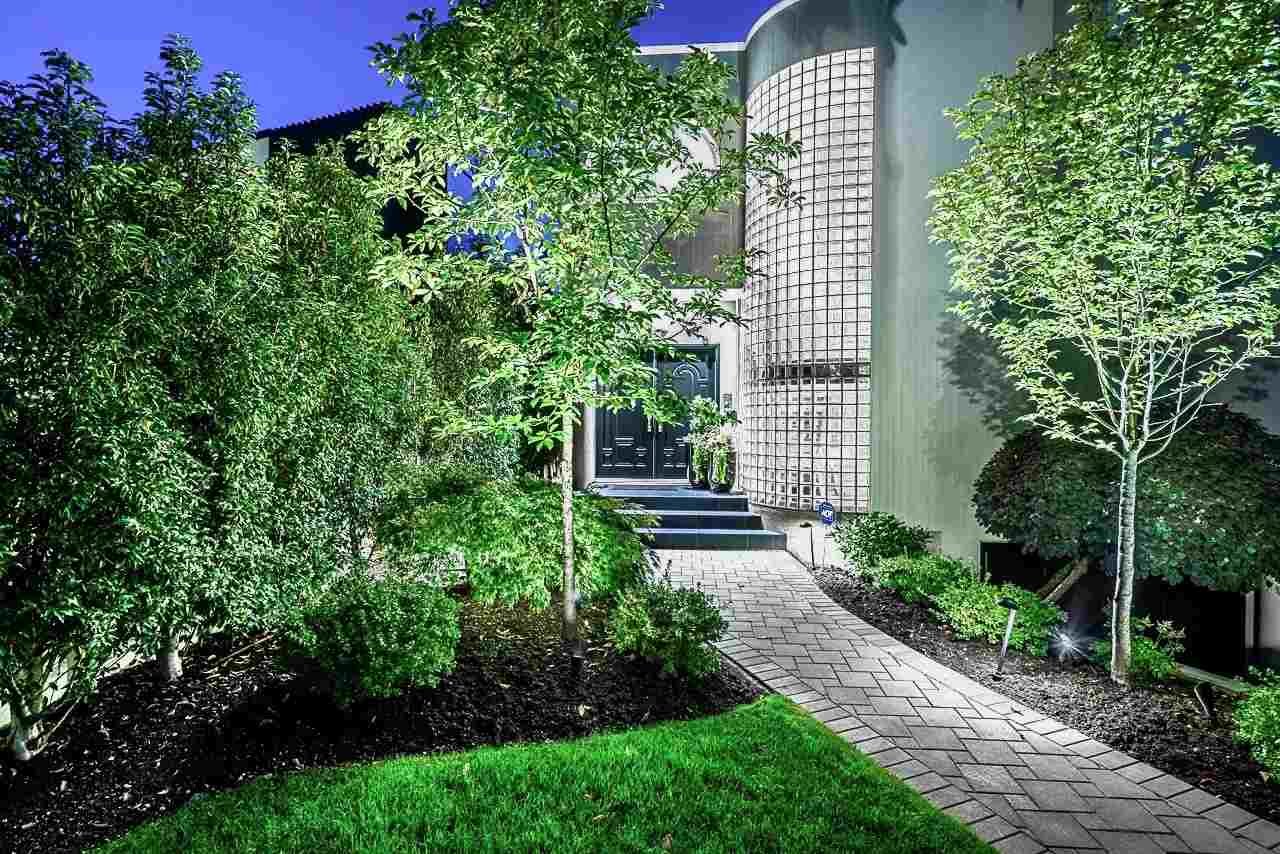 2356 Bellevue Ave