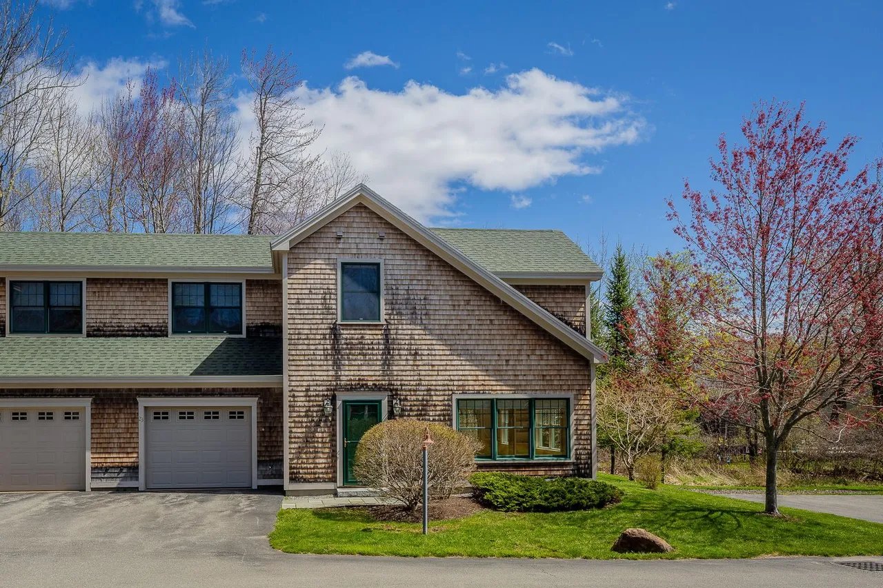 Condo for Sale – 23 Wiltshire Place 1, Camden, ME – $415,000