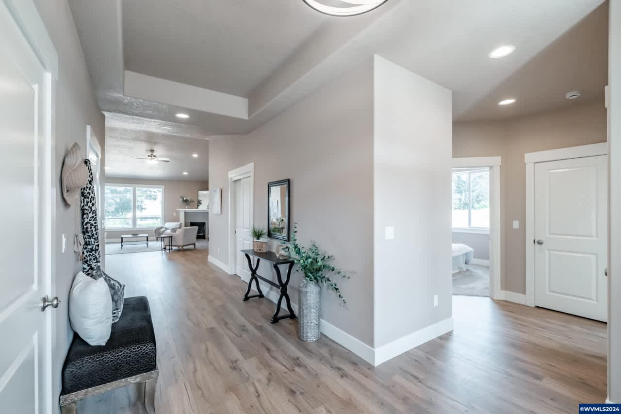 704 NW George Ct