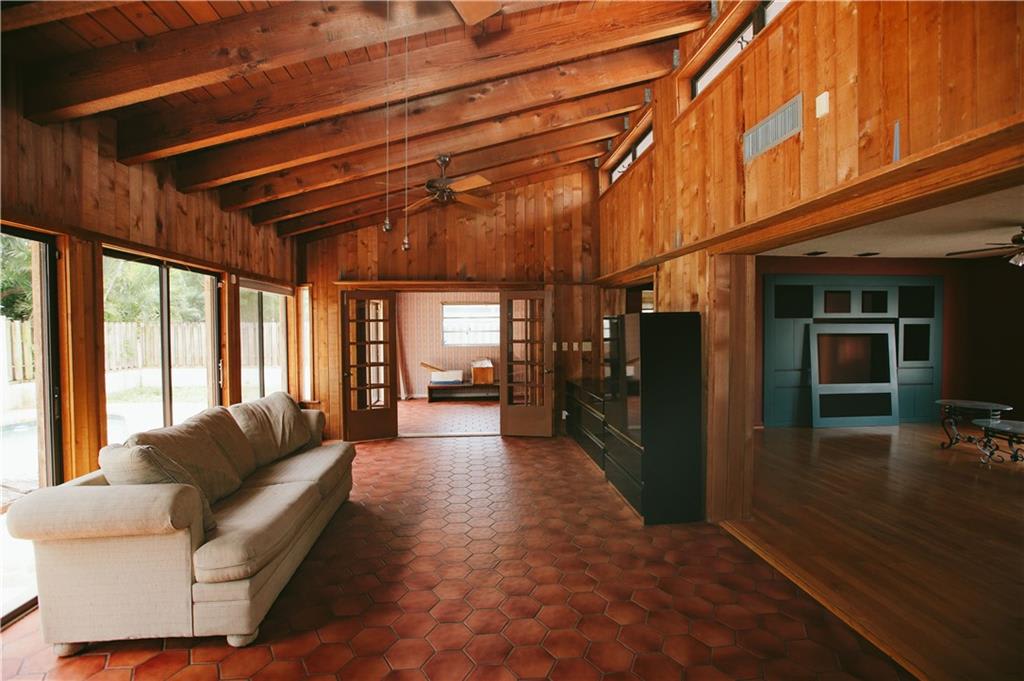 2204 NE 15th Court