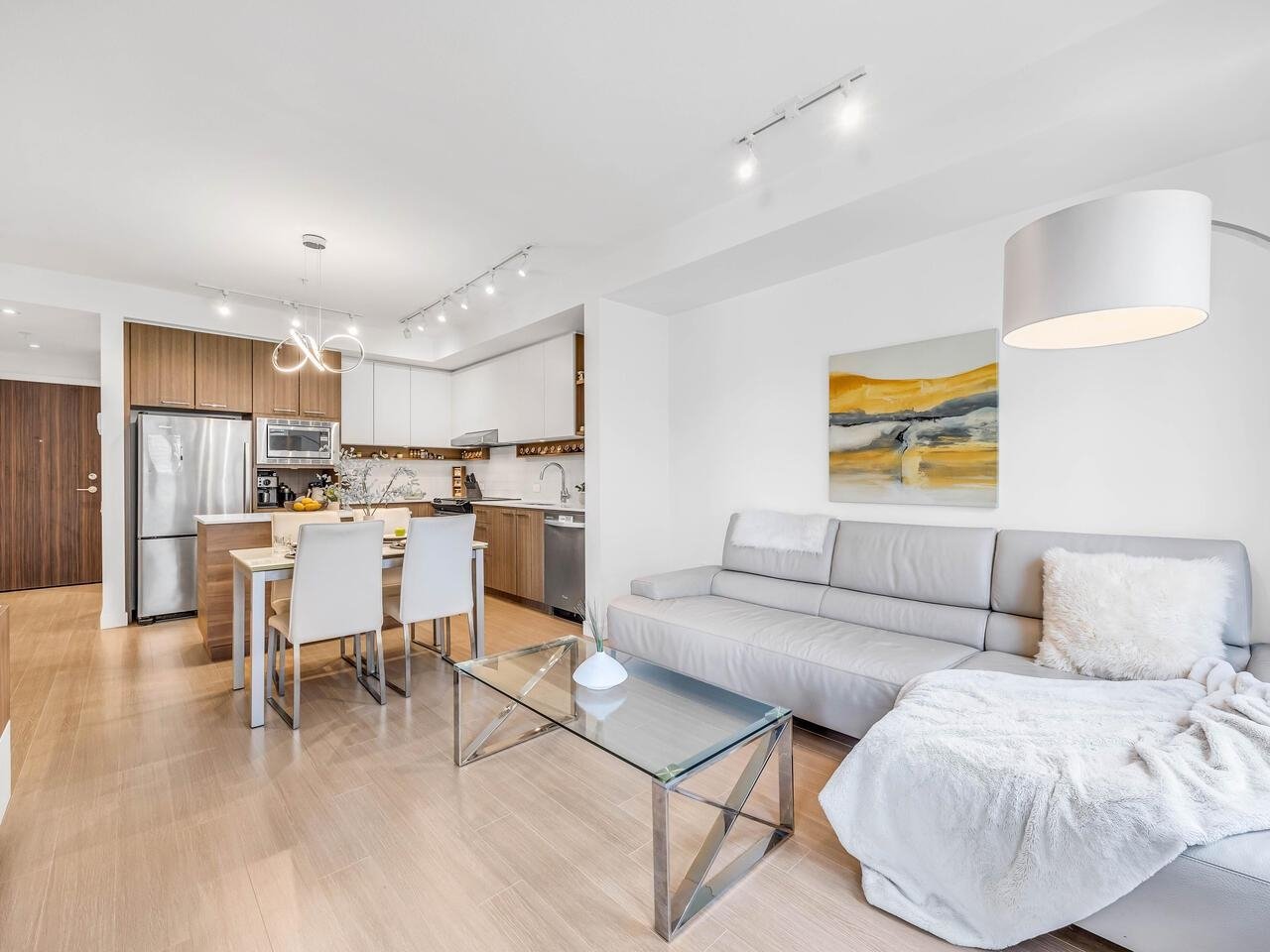 217-618 Como Lake Ave