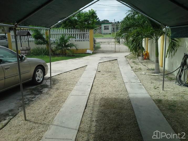 Corozal Gem - 2300 sq ft, 2 story, 4 bed, 4 bath single-family home 