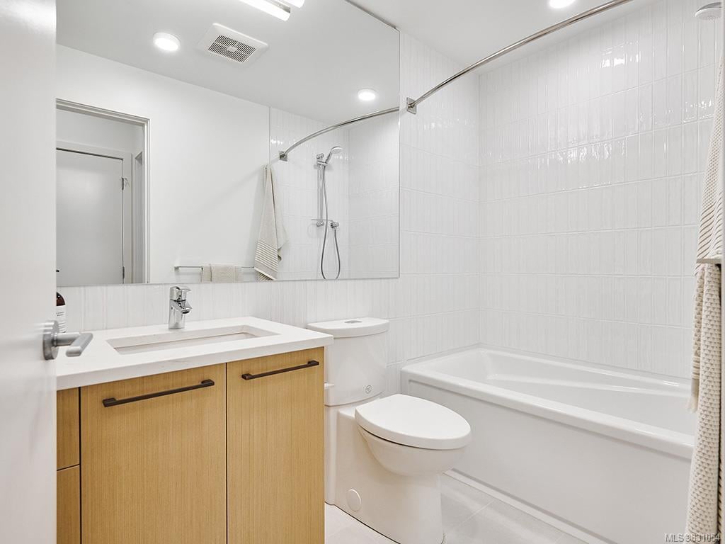 408-7162 West Saanich Rd, Central Saanich