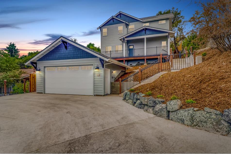 710 Landis Cir