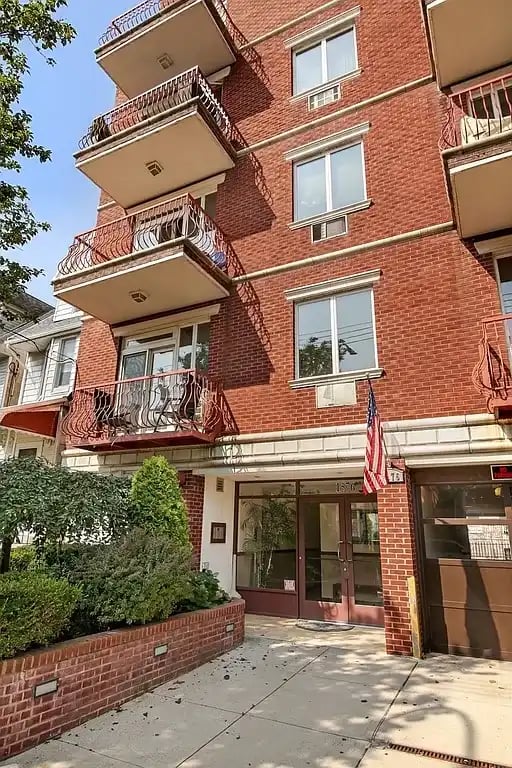 1576 E 15th St #2