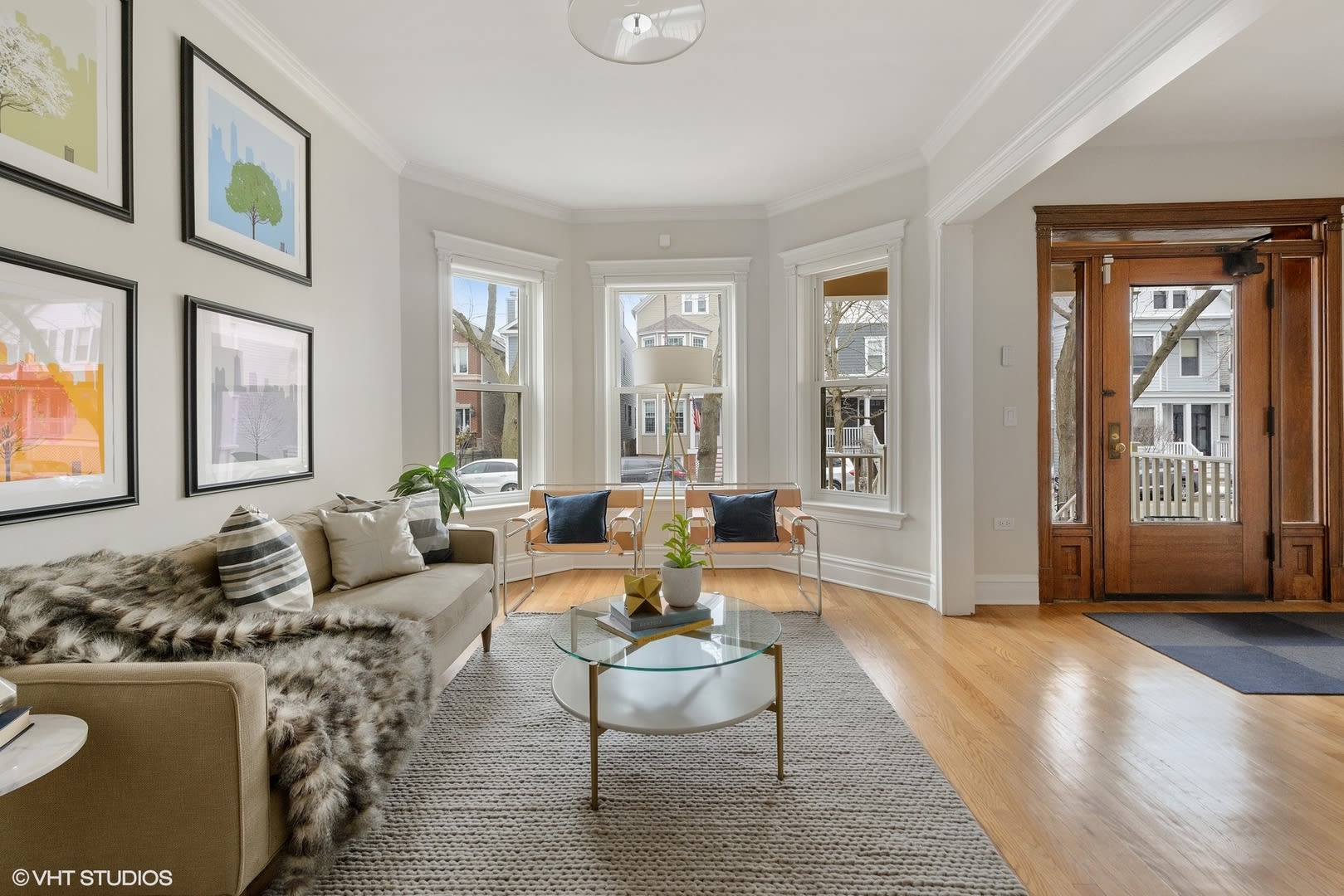 1908 W Roscoe