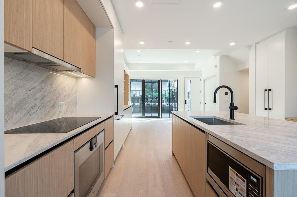 551 W 28th Avenue 107, Vancouver