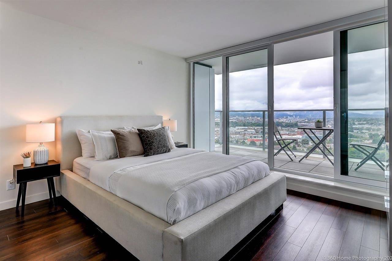 PH2-285 E 10th Ave