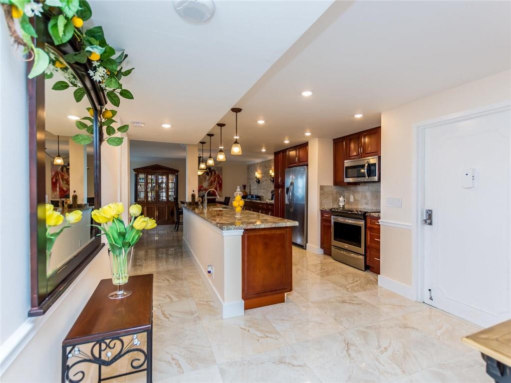 1150 Hillsboro Mile, #301 
