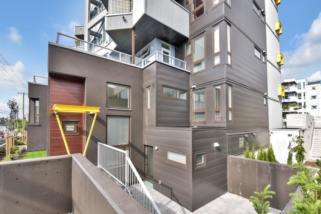 7-32828 Landeau Pl