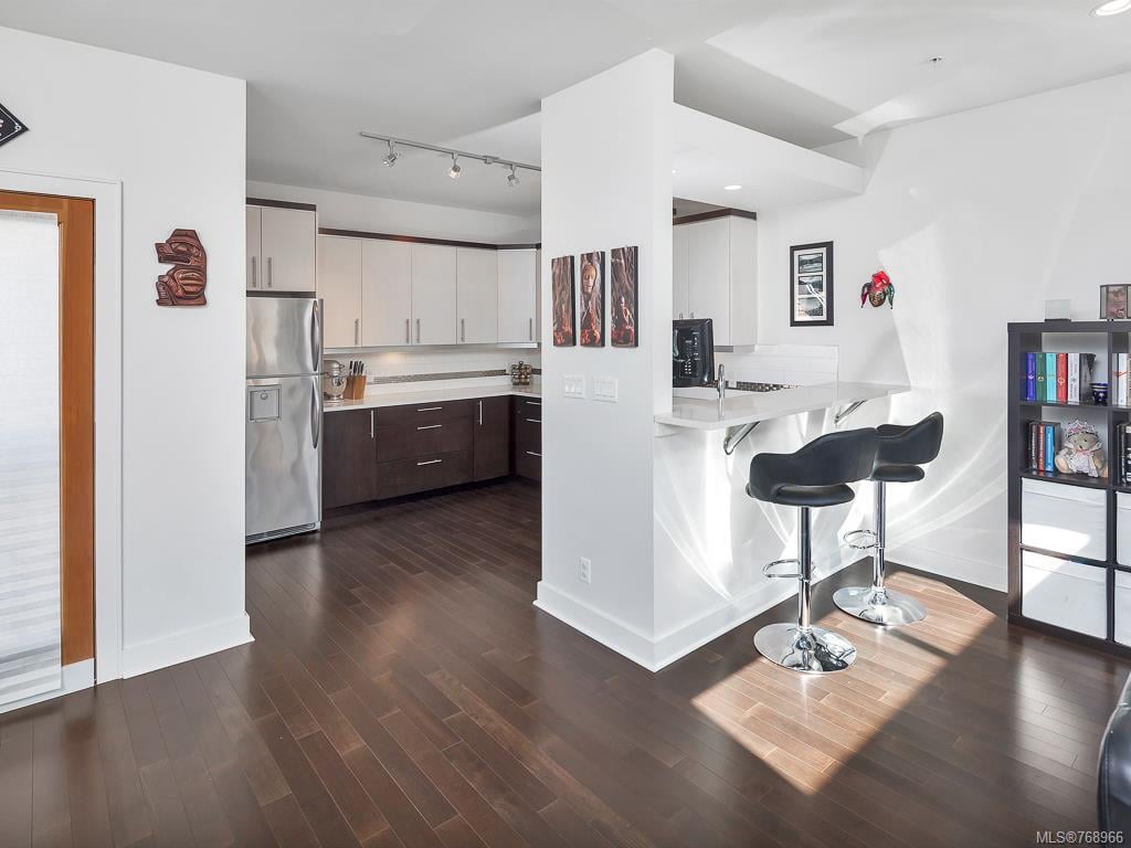 8-440 Parry St
